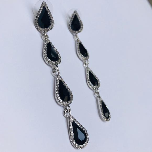 Black & silver dangling teardrop earrings - Picture 5 of 7